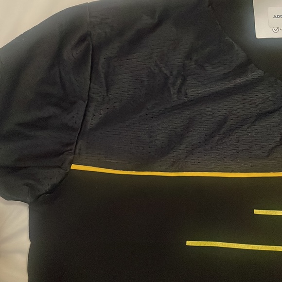 New Addicted black and yellow v neck tshirt - Picture 5 of 6